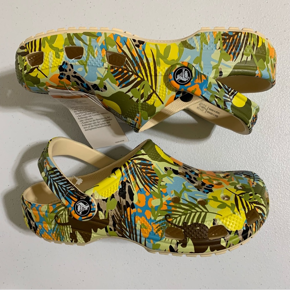 CROCS Classic Far Out Clogs-Size J6 NWT - Picture 9 of 12